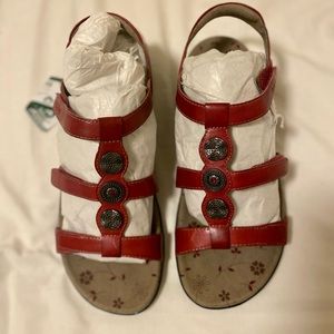 Täōs Sandals